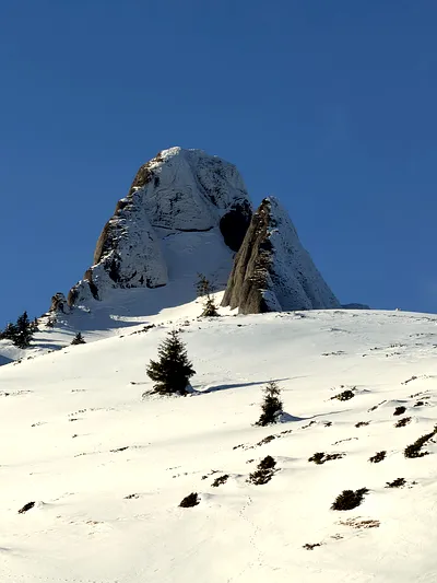 Drumeție de Iarnă pe Vârful Ciucaș: Greu, dar Magic cu 3 Copii