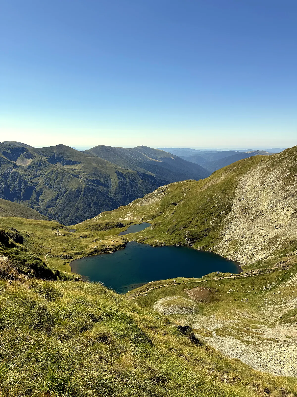 Relaxation at Capra Lake: Reflecting on the Water’s Edge